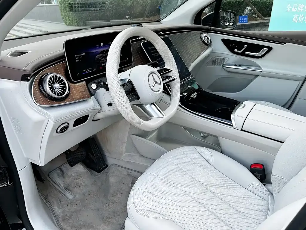 Mercedes-Benz EQE SUV — фото 6