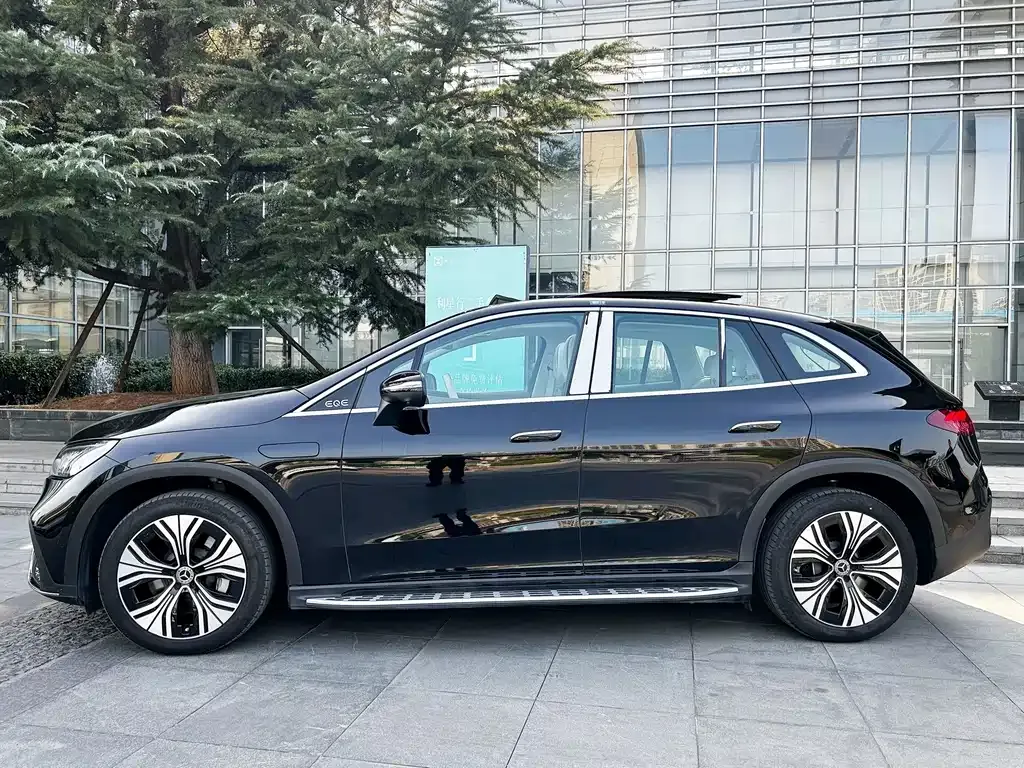 Mercedes-Benz EQE SUV — фото 9