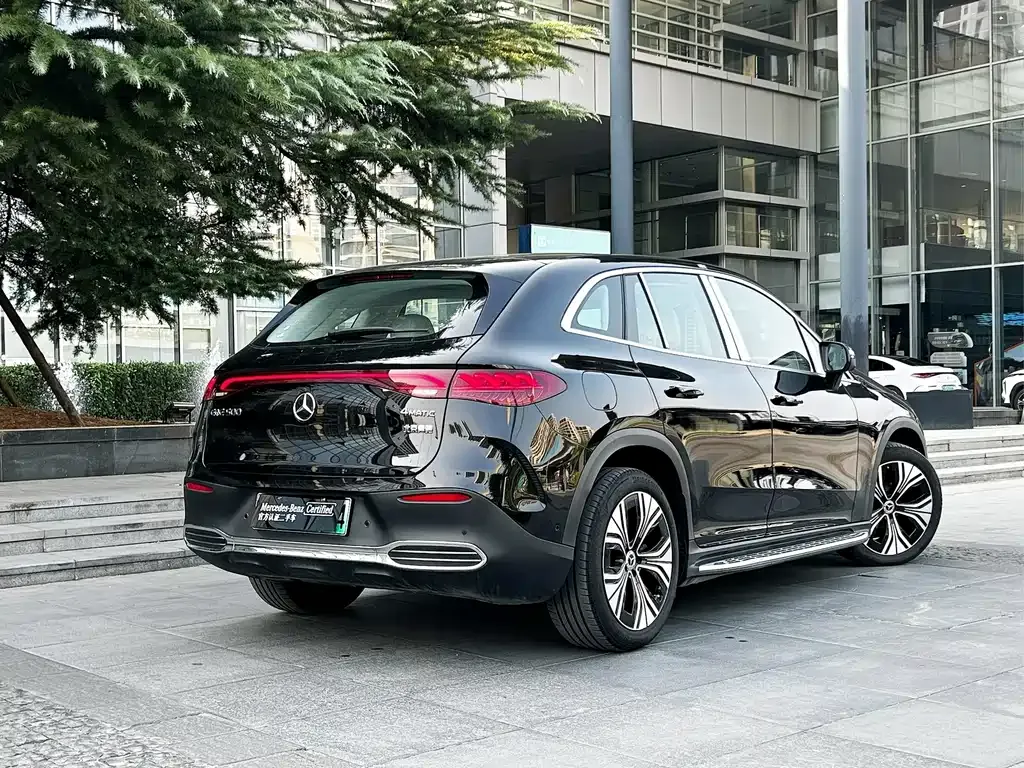 Mercedes-Benz EQE SUV — фото 10