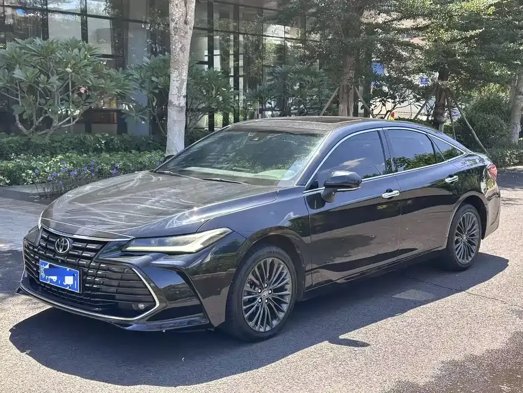 Toyota Avalon — фото 1