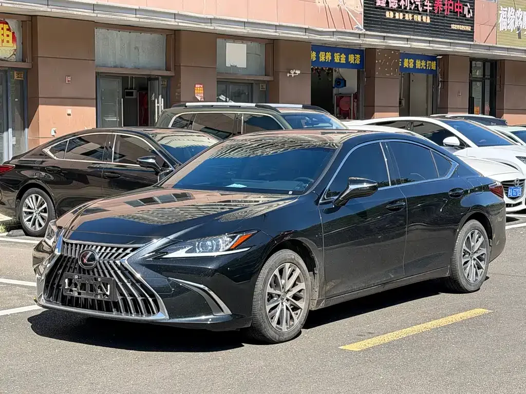Lexus ES — фото 1
