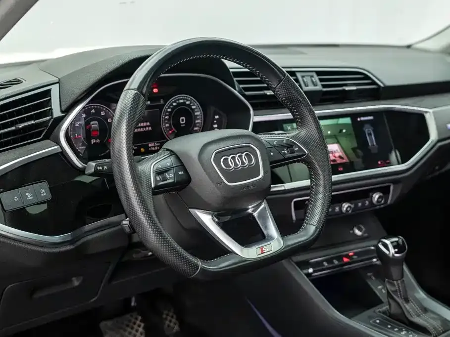 Audi Q3 Sportback — фото 9