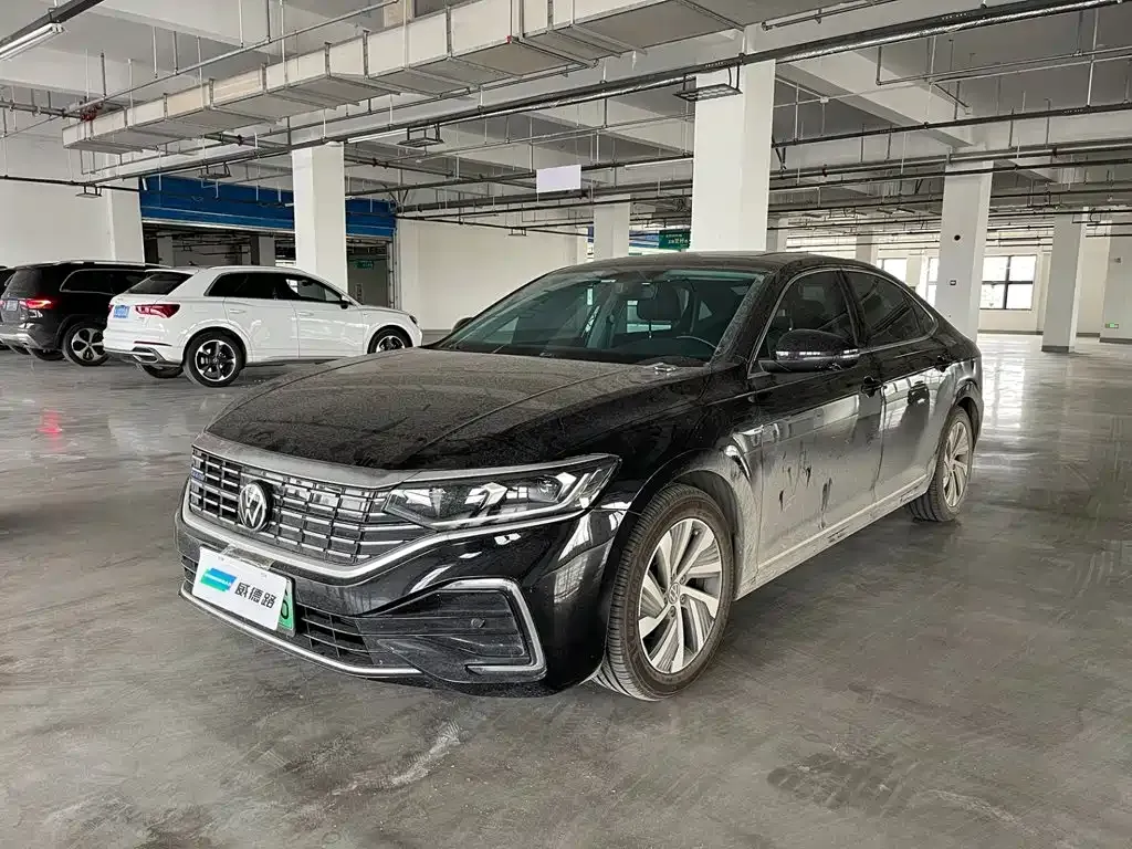Volkswagen Passat PHEV — фото 1