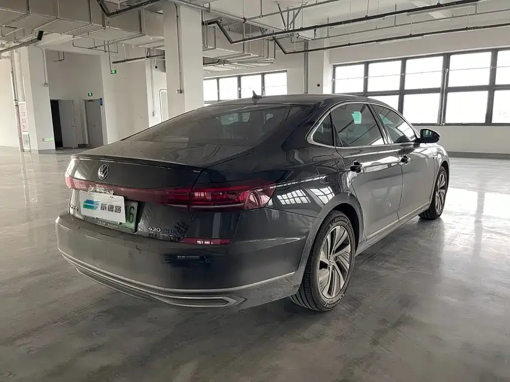 Volkswagen Passat PHEV — фото 6
