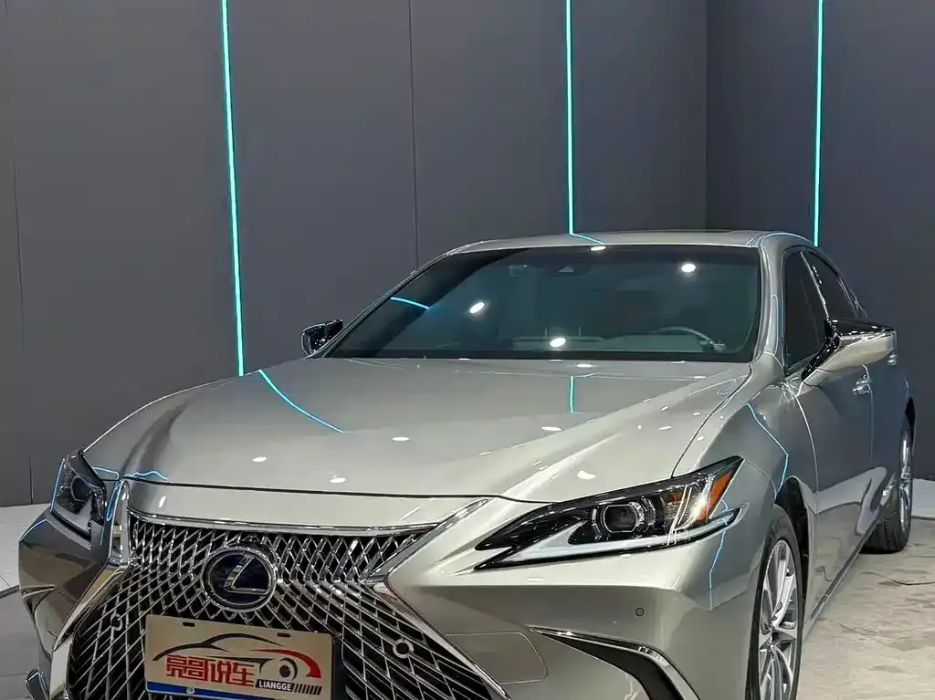 Lexus ES — фото 1
