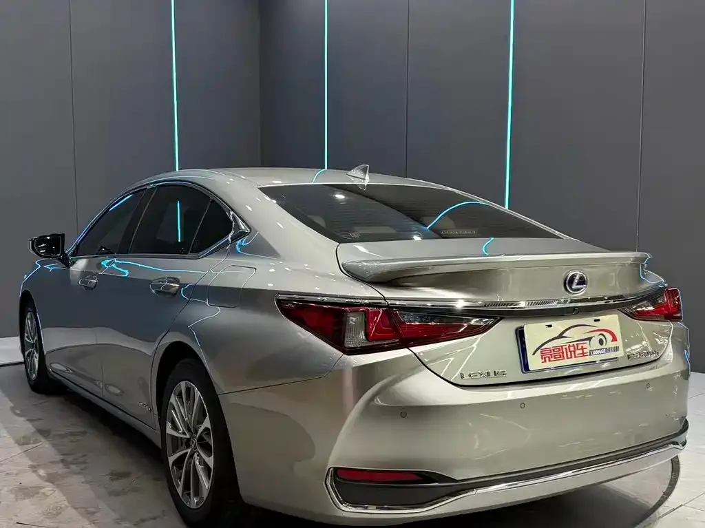 Lexus ES — фото 9