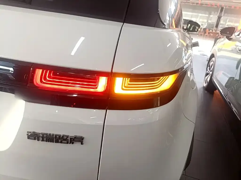 Land Rover Evoque PHEV — фото 2
