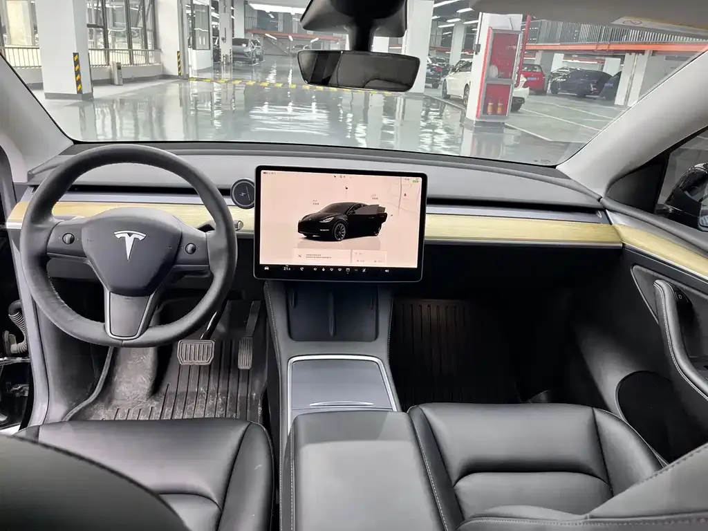 Tesla Model Y — фото 4