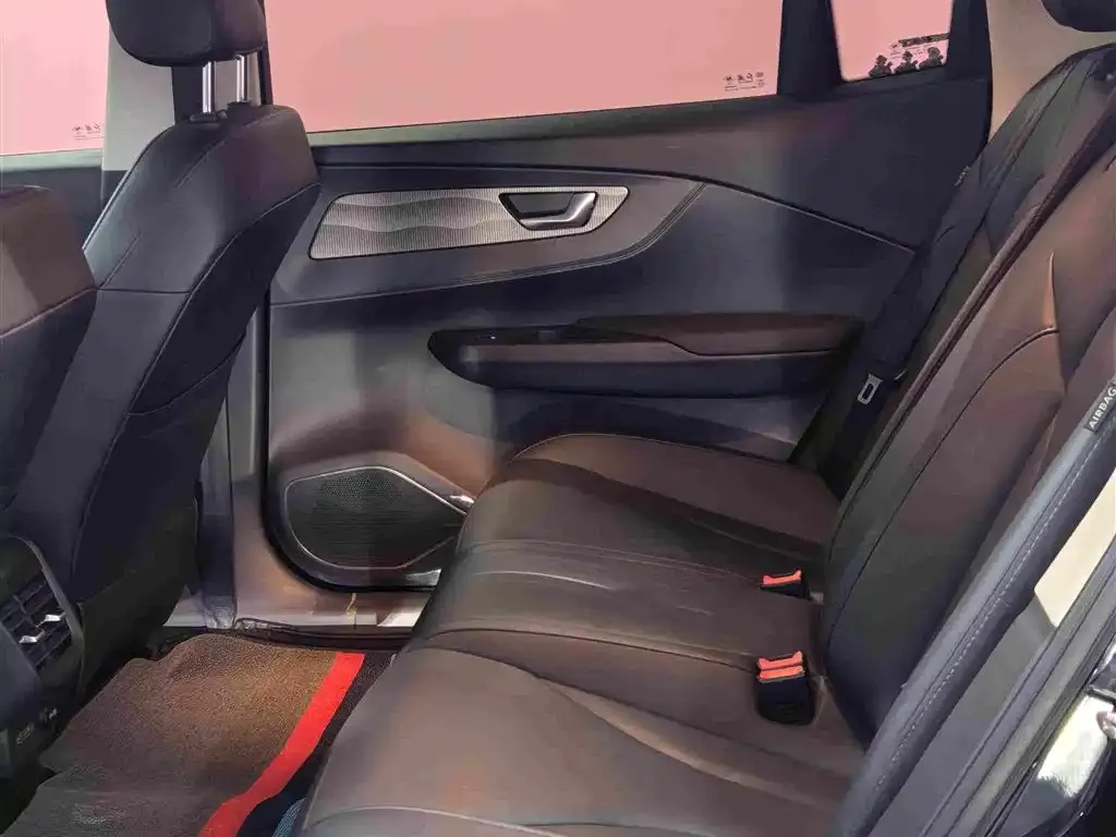 Hongqi E-QM5 — фото 3