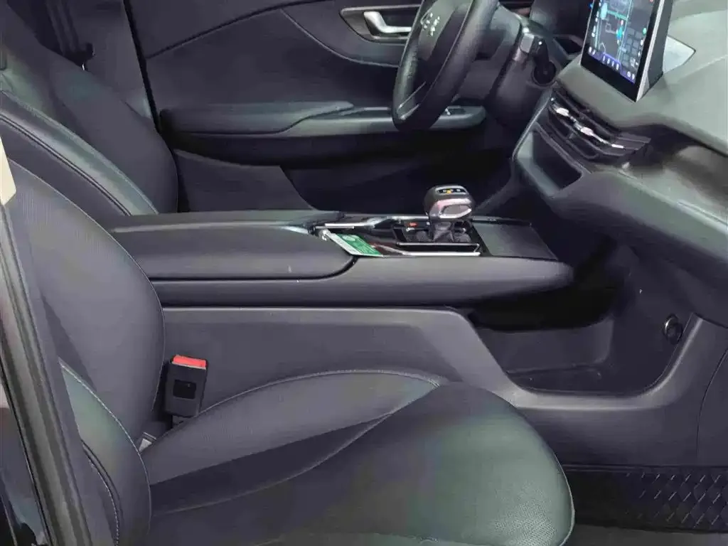 Hongqi E-QM5 — фото 2