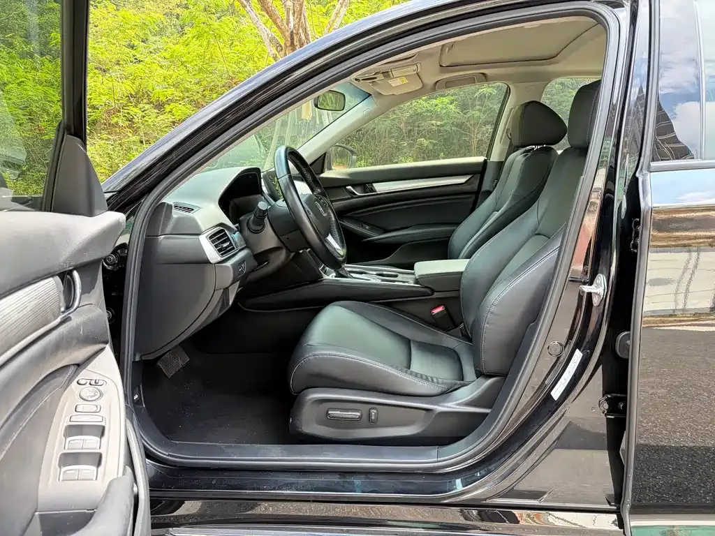 Honda Accord — фото 9