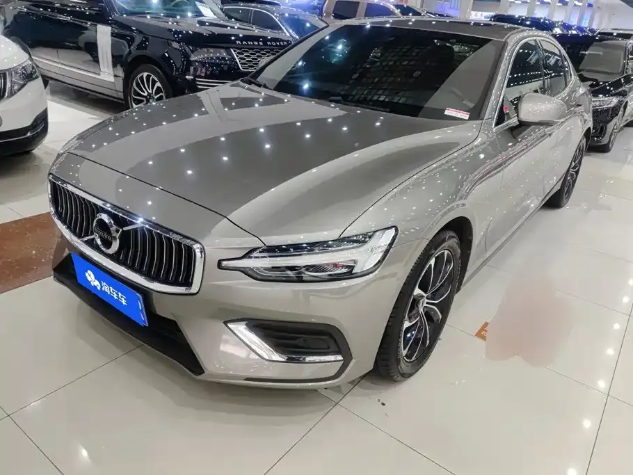 Volvo S60 — фото 1