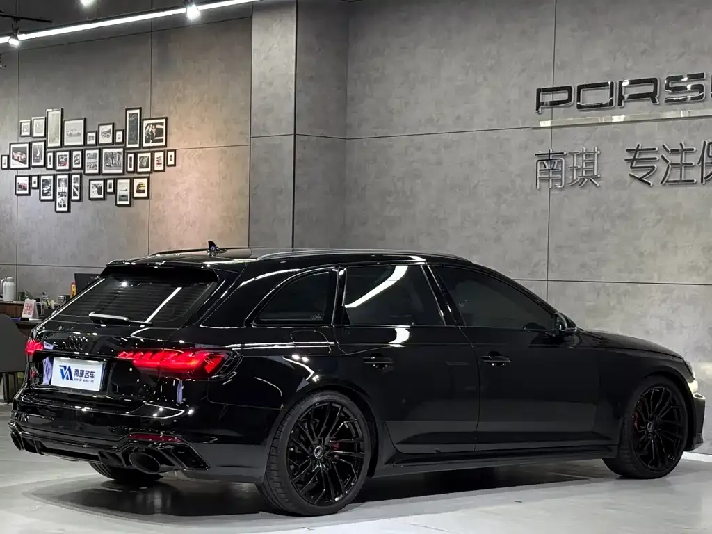 Audi RS 4 — фото 4