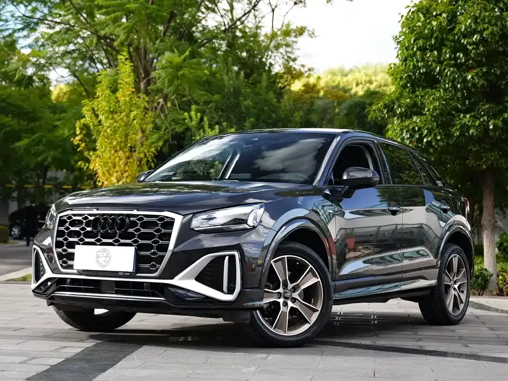 Audi Q2L — фото 1