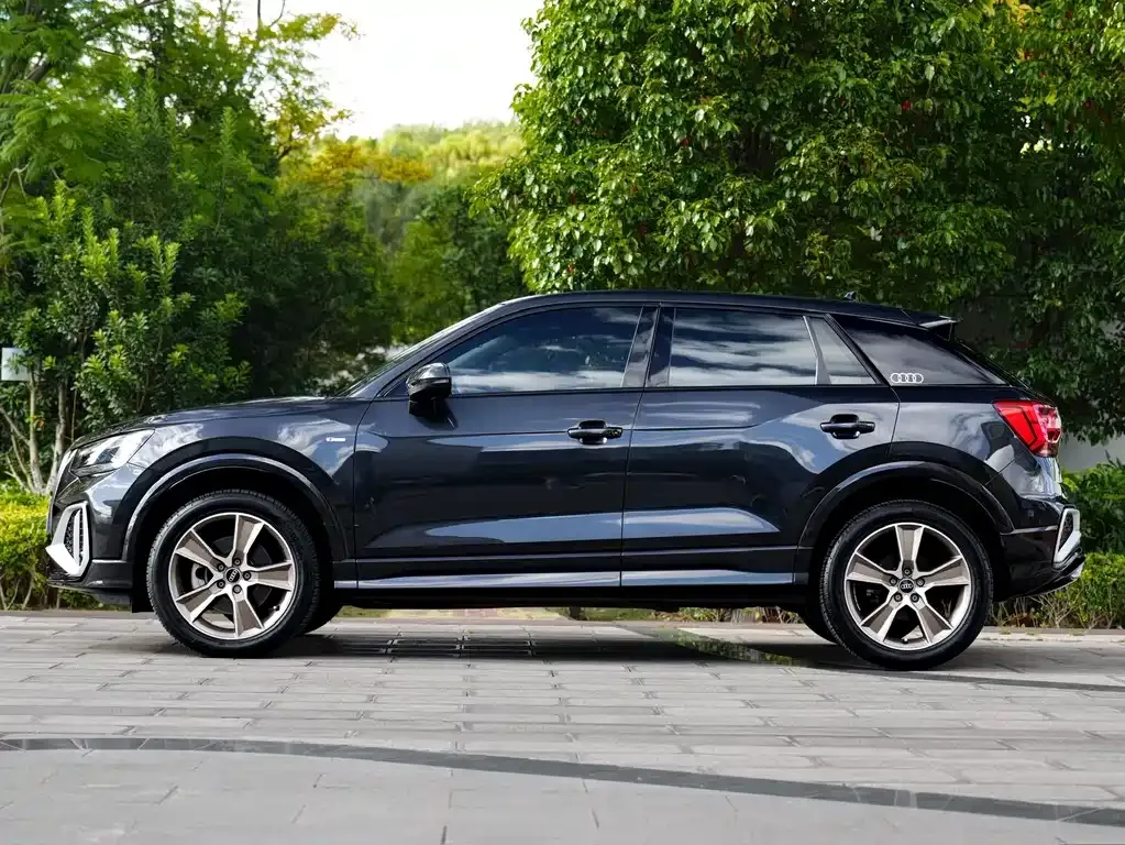 Audi Q2L — фото 10