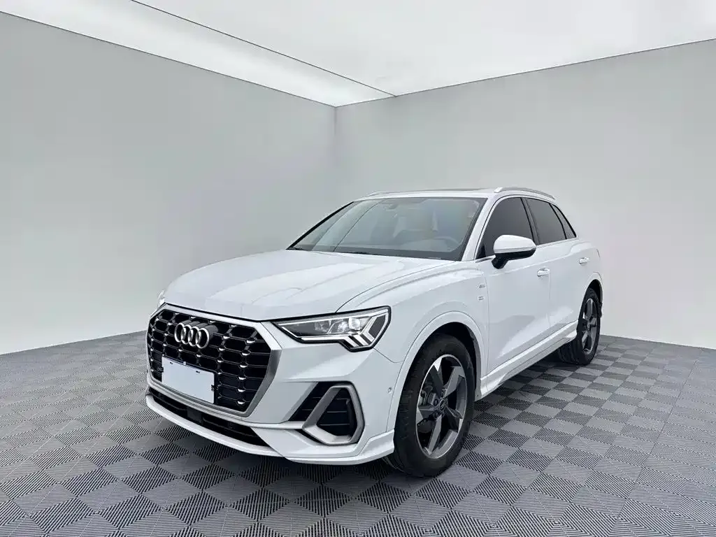 Audi Q3 — фото 1