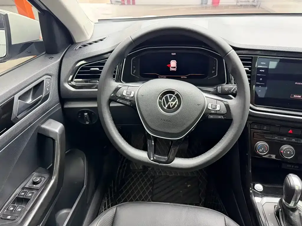 Volkswagen T-Roc — фото 6