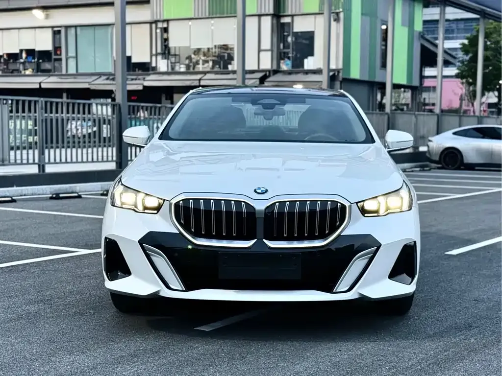 BMW 5 Series — фото 10