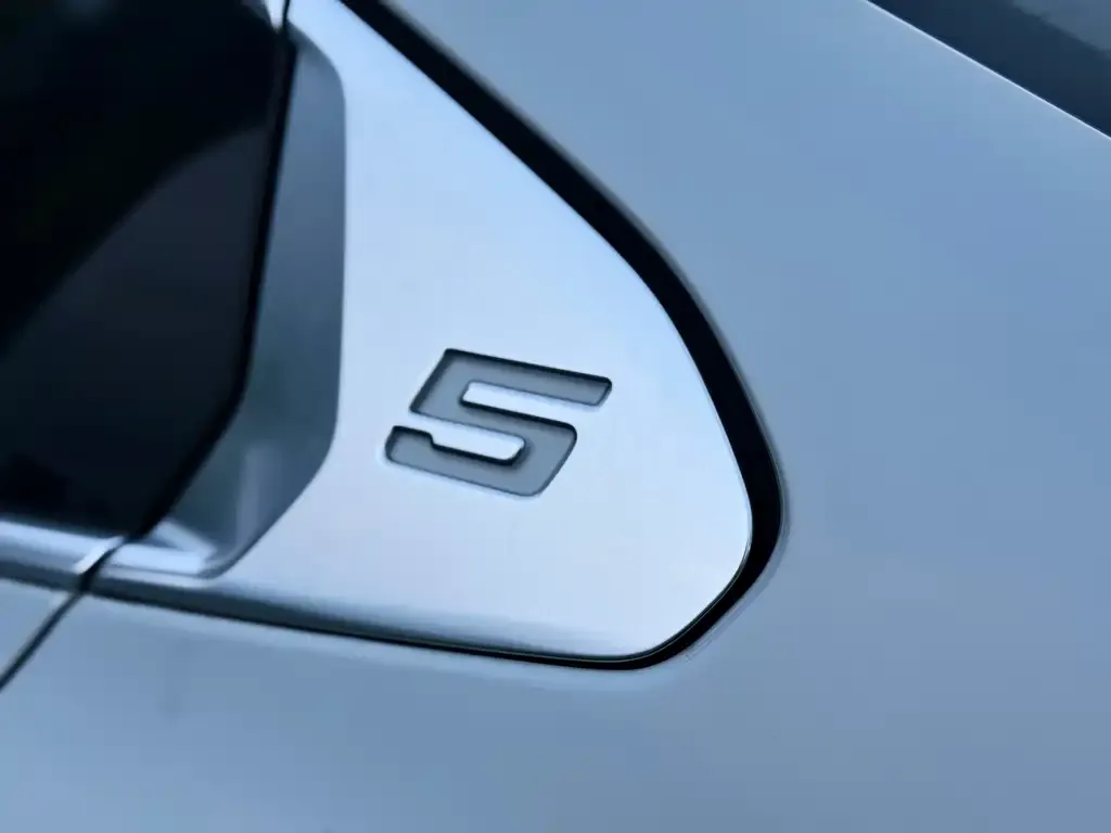 BMW 5 Series — фото 2