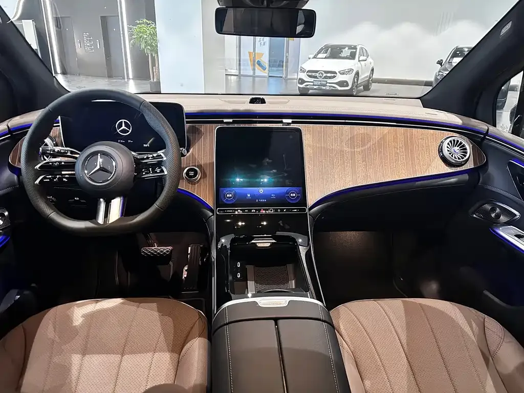 Mercedes-Benz EQE SUV — фото 8