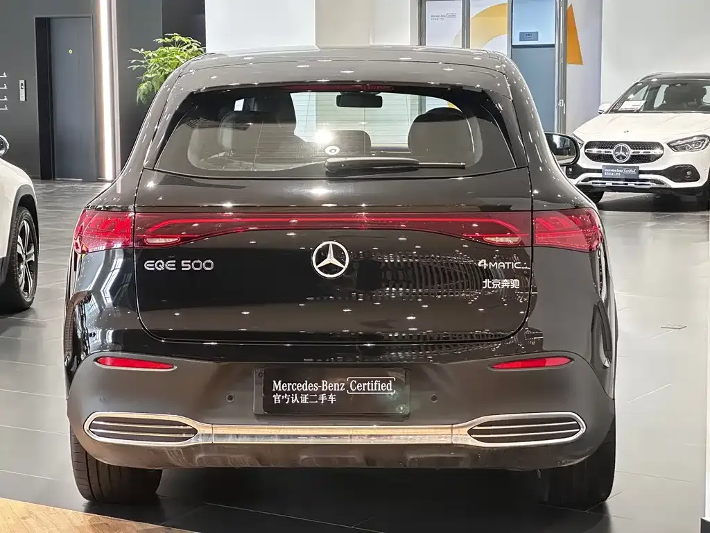 Mercedes-Benz EQE SUV — фото 5
