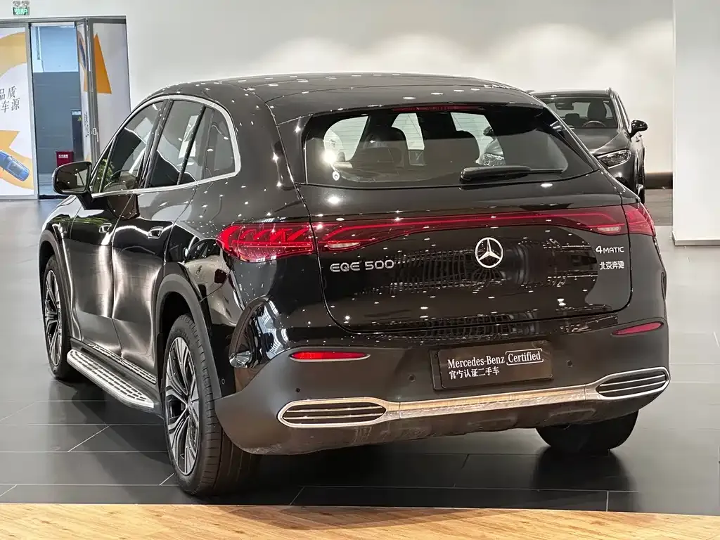 Mercedes-Benz EQE SUV — фото 7