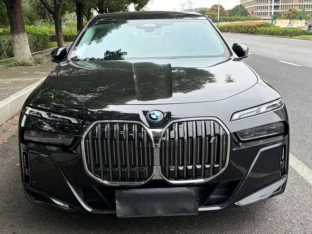BMW i7 — фото 4
