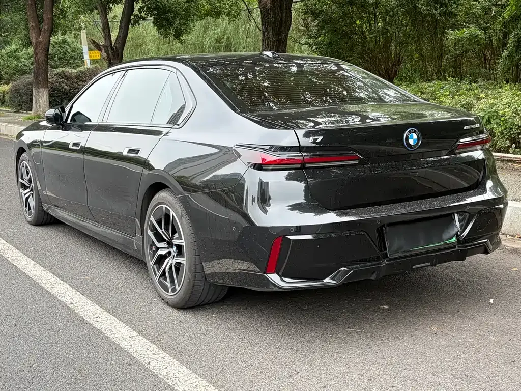 BMW i7 — фото 9