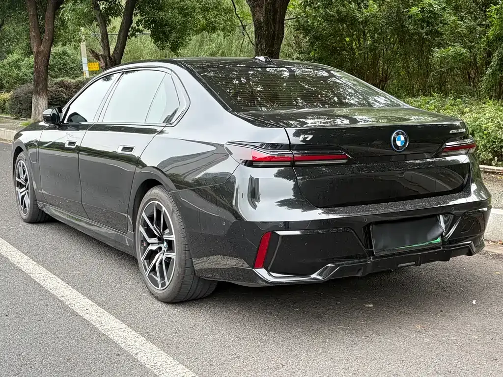 BMW i7 — фото 3