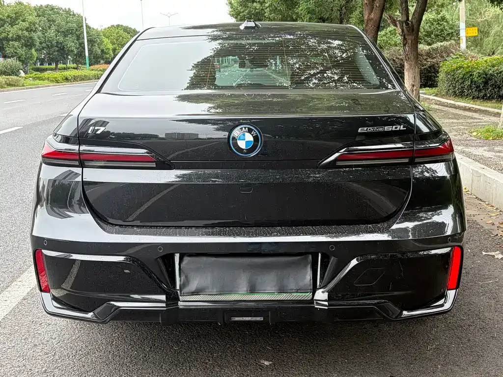 BMW i7 — фото 6