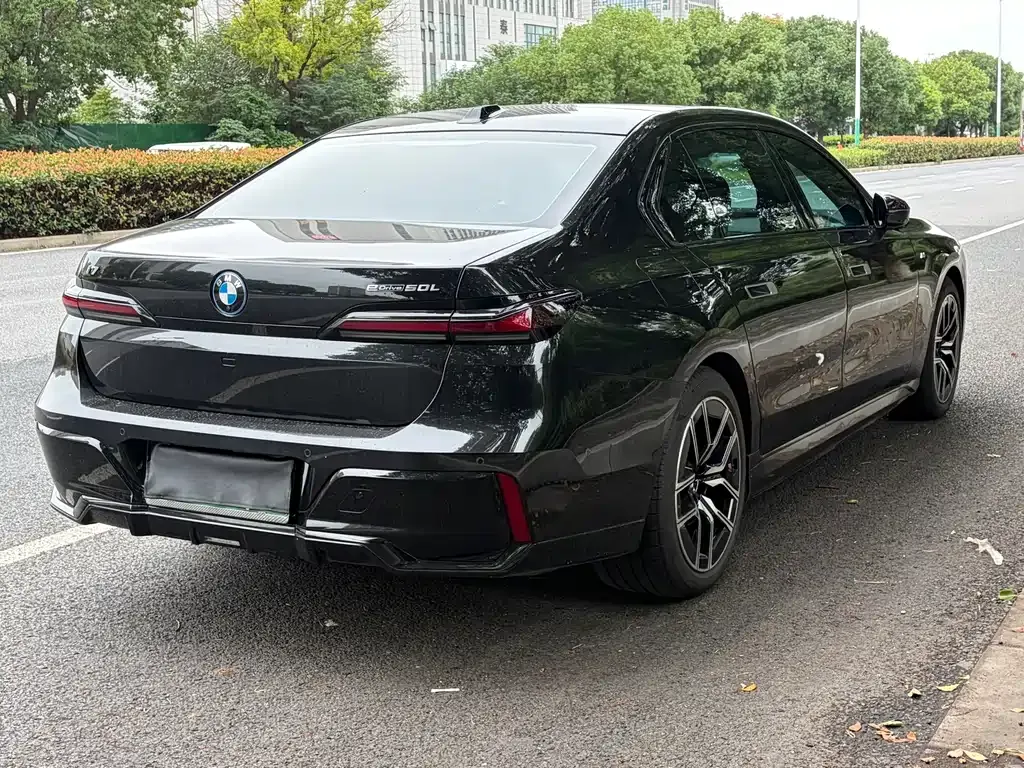 BMW i7 — фото 10