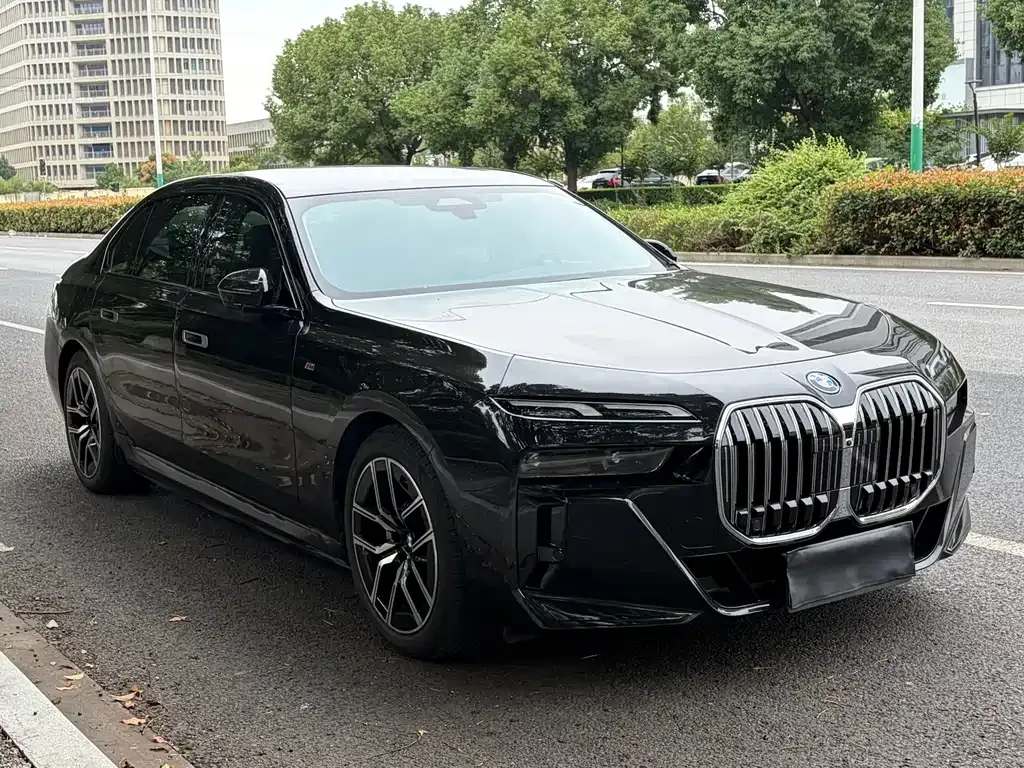 BMW i7 — фото 7