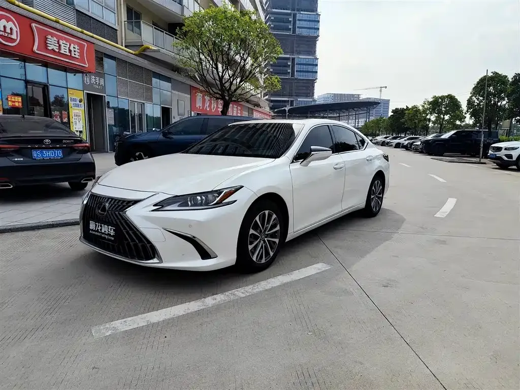 Lexus ES — фото 1