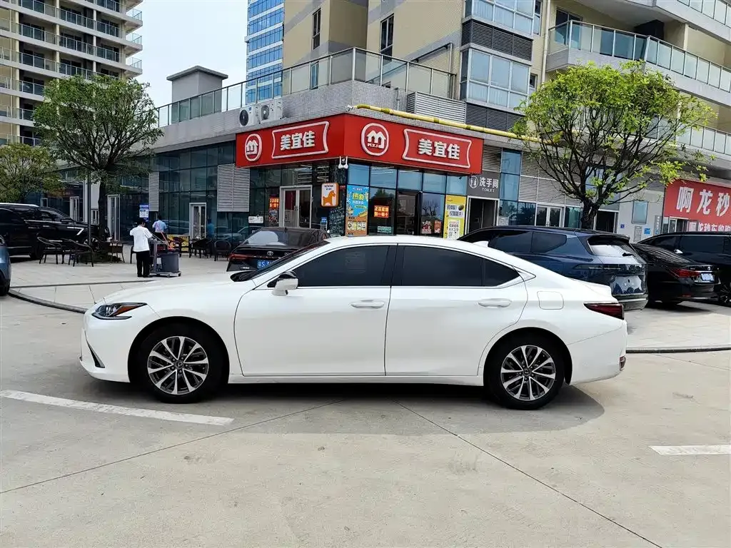 Lexus ES — фото 5