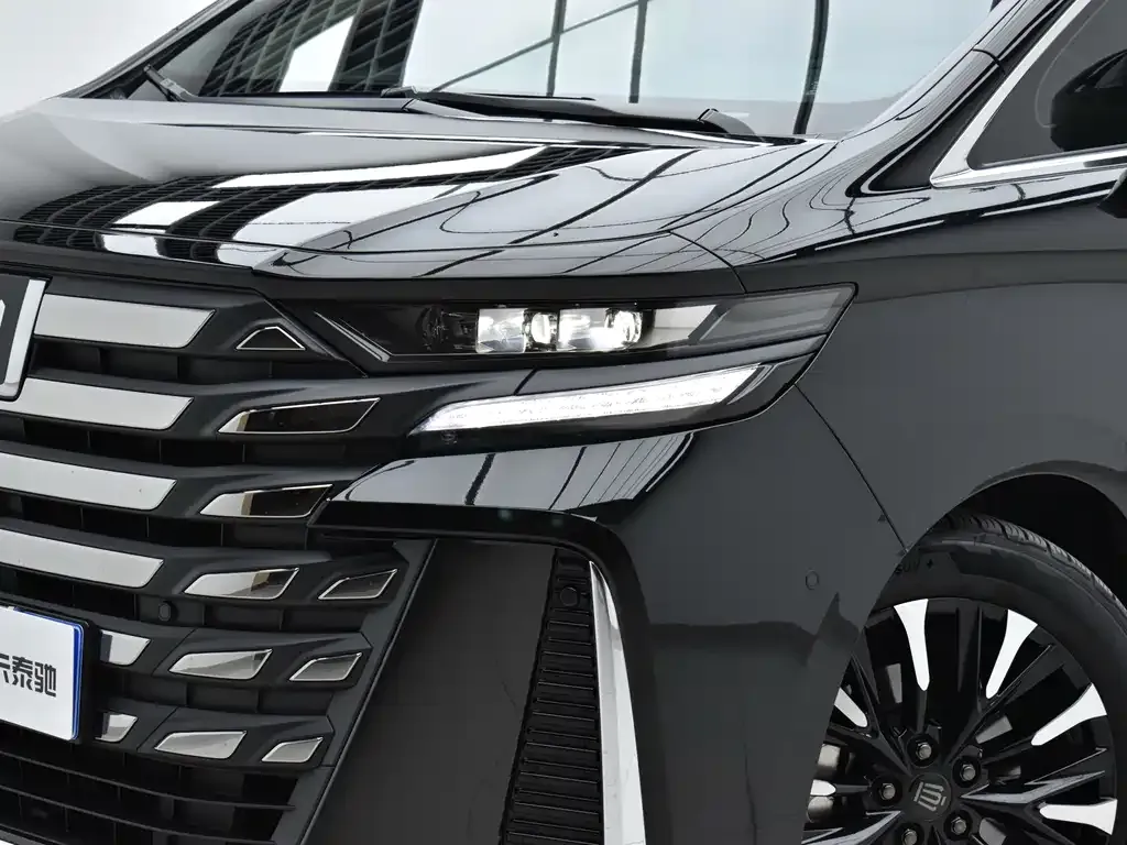 Toyota Vellfire — фото 8