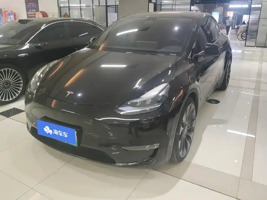 Tesla Model Y — фото 1