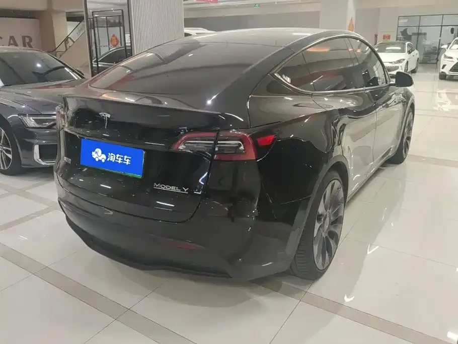 Tesla Model Y — фото 5