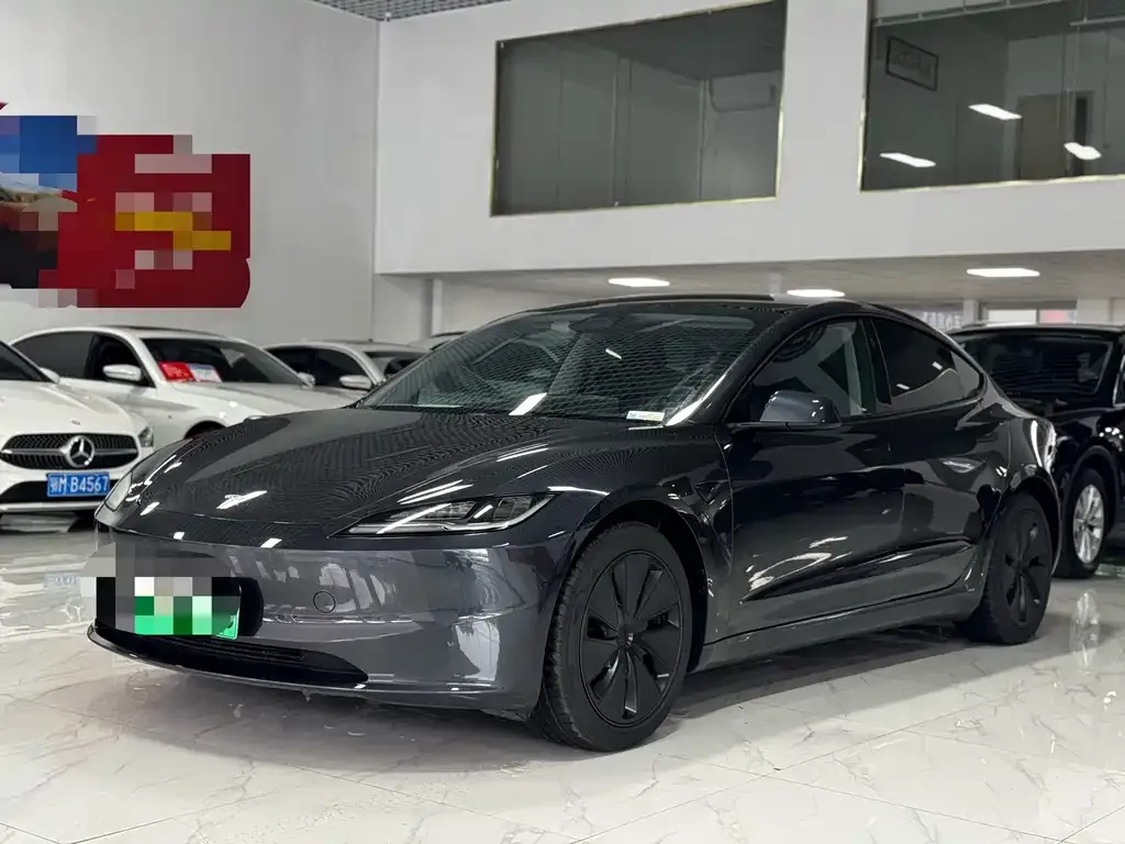 Tesla Model 3 — фото 1