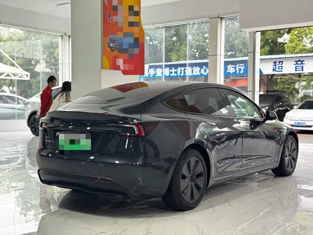 Tesla Model 3 — фото 10