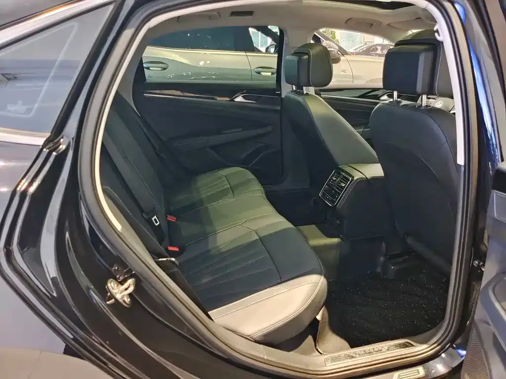 Volkswagen Passat — фото 8