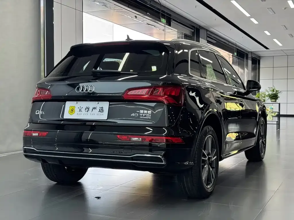 Audi Q5L — фото 2