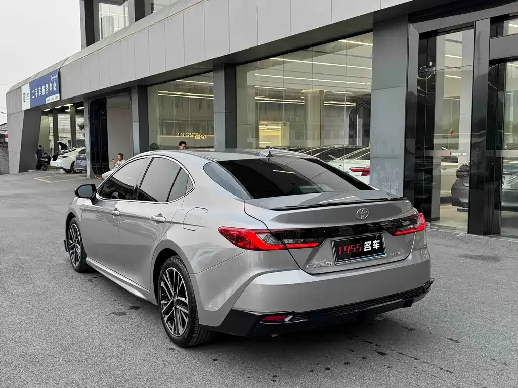 Toyota Camry — фото 3