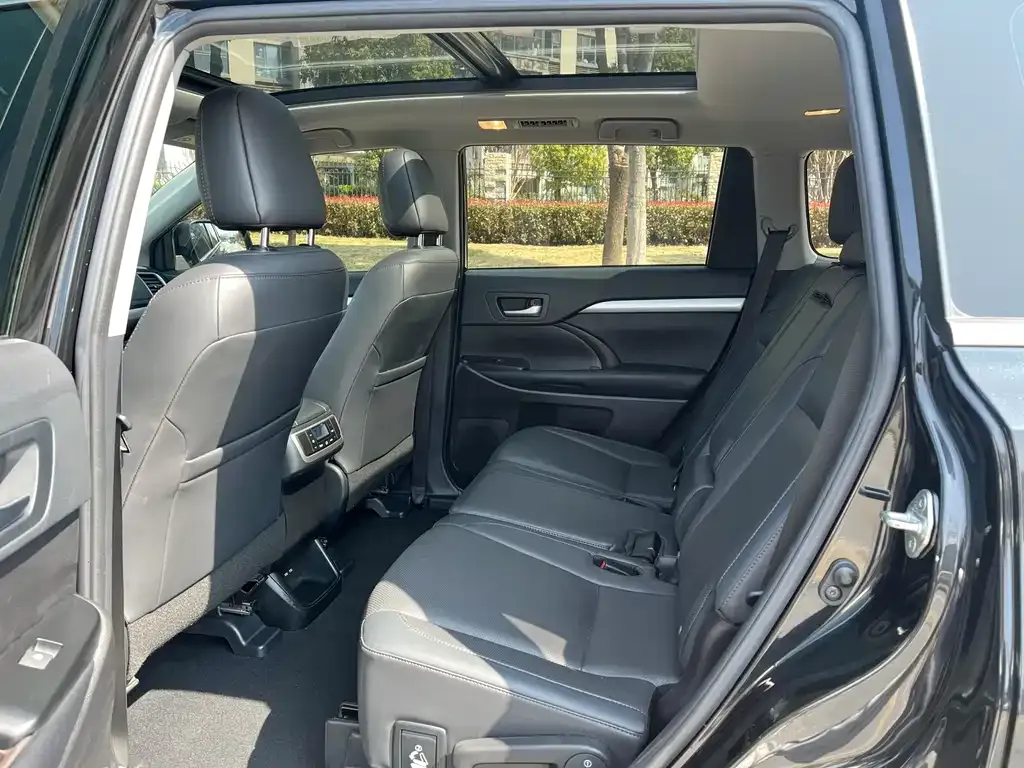 Toyota Highlander — фото 2