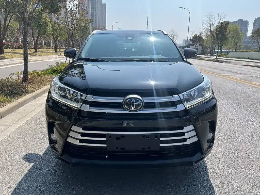 Toyota Highlander — фото 9