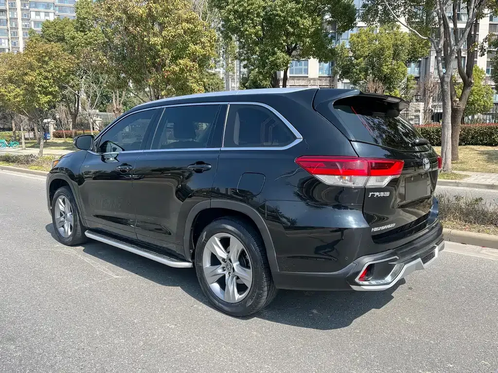 Toyota Highlander — фото 10