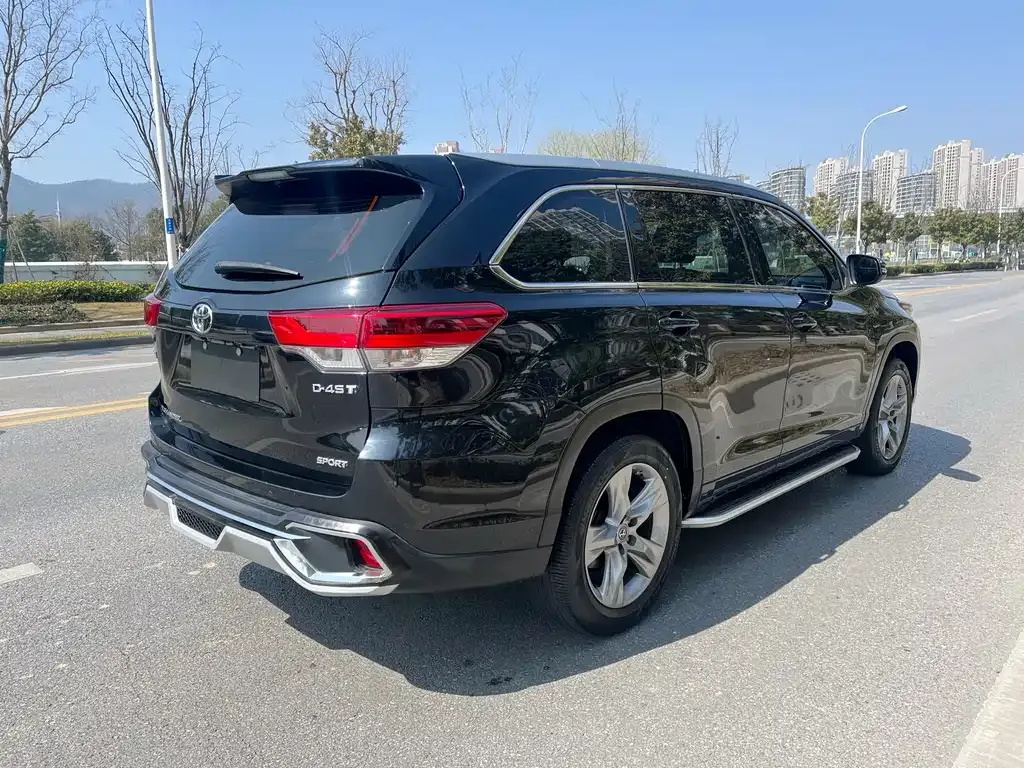 Toyota Highlander — фото 3