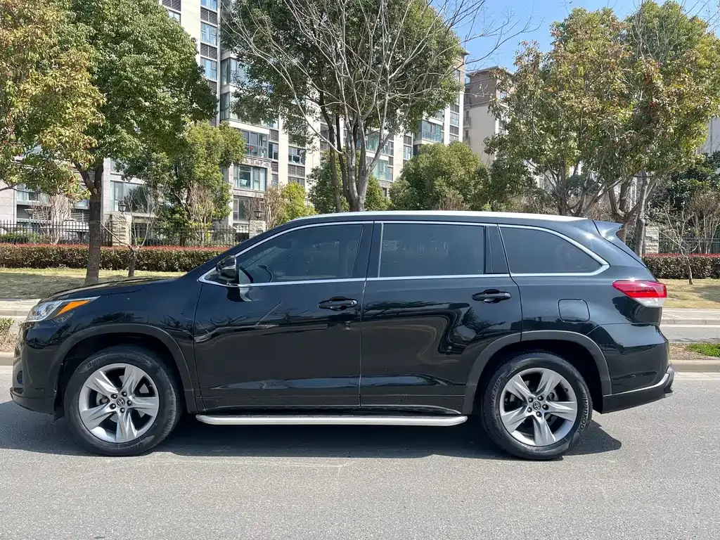 Toyota Highlander — фото 4