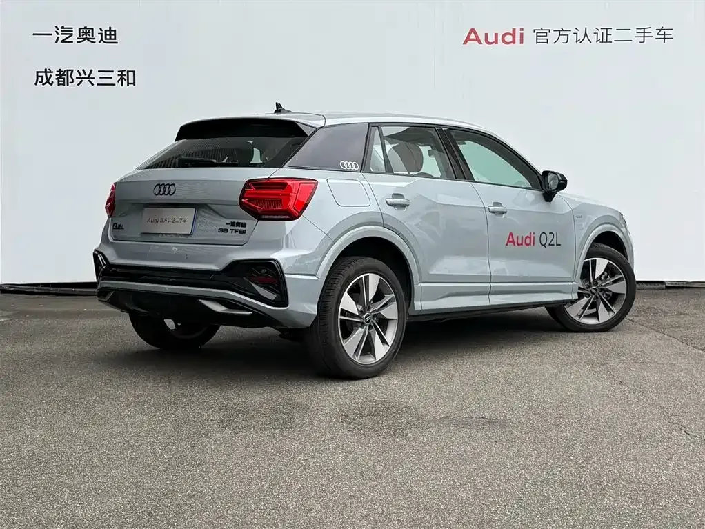 Audi Q2L — фото 10