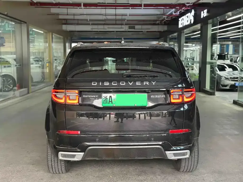 Land Rover Discovery Sport Hybrid — фото 10