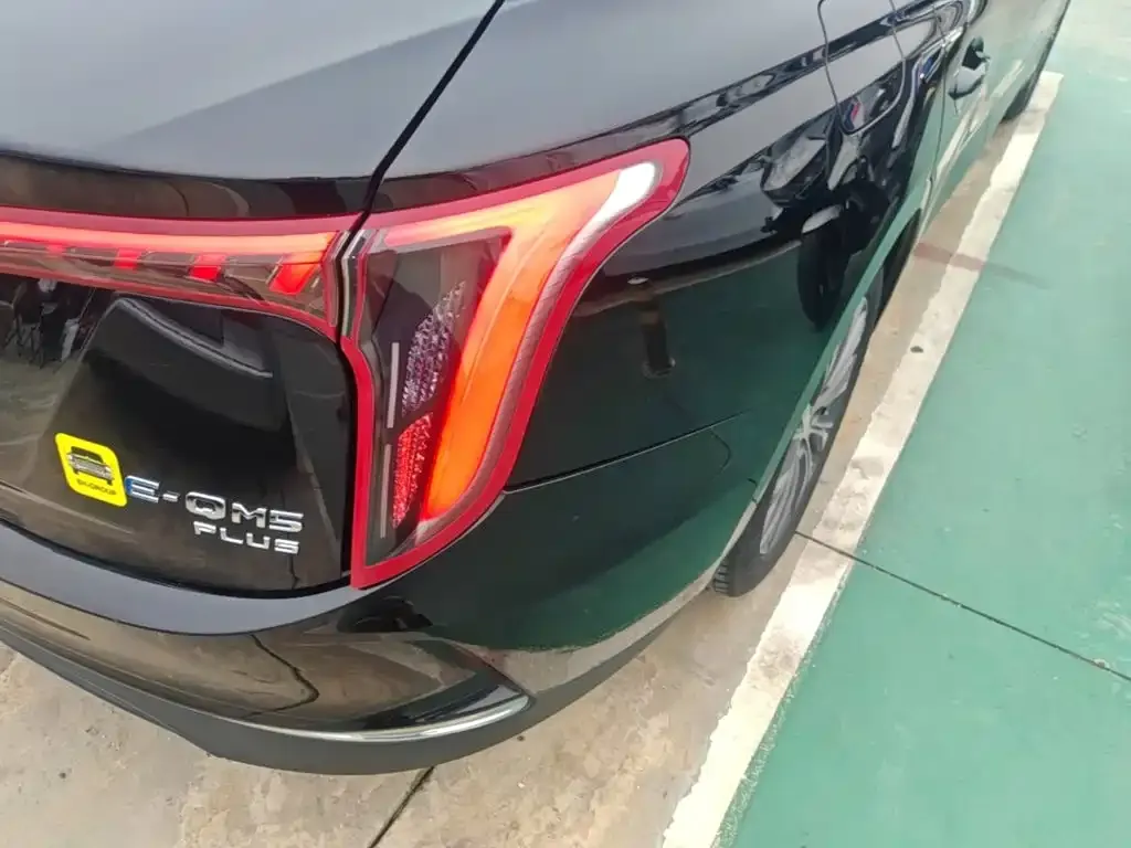 Hongqi E-QM5 — фото 6